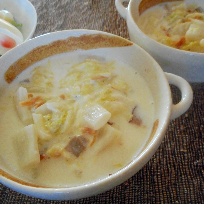 白菜、ベーコン、ホタテのミルクスープ